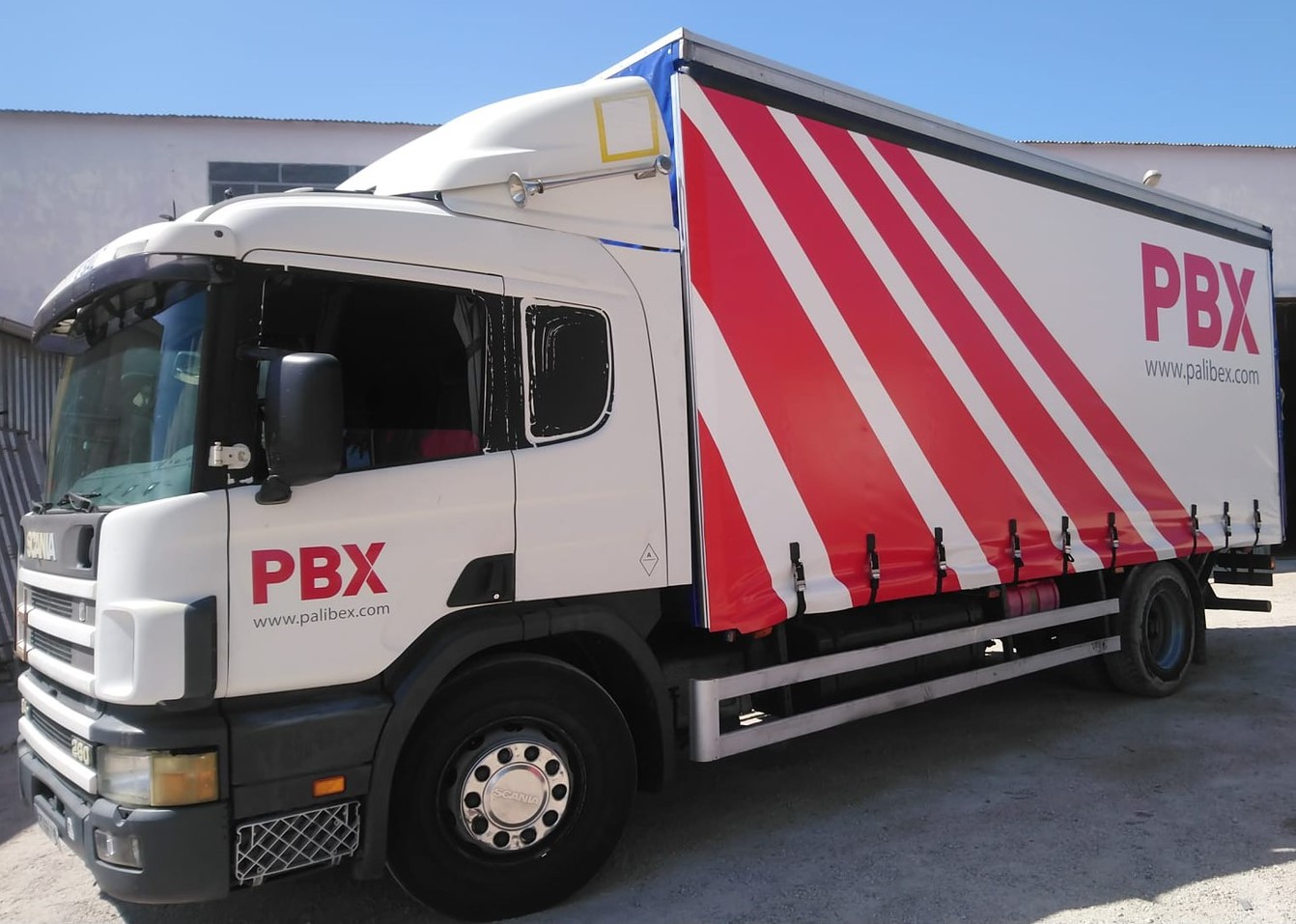 Camión de reparto Palibex, red de paletería express